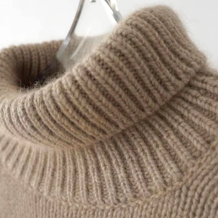 Isabella™ – Wool-Blend Turtleneck
